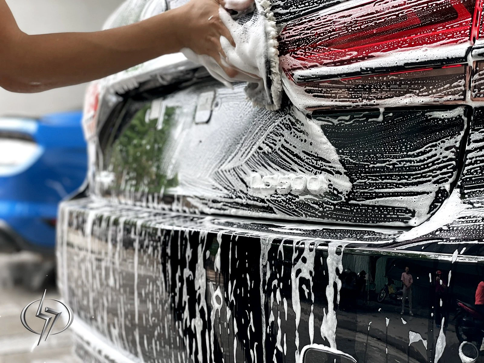 Dung dịch vệ sinh kính ô tô - Giải pháp tối ưu cho tài xế